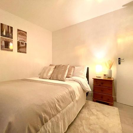 הנדון Enchanting One Bed Flat With Free Parking מראה חיצוני תמונה