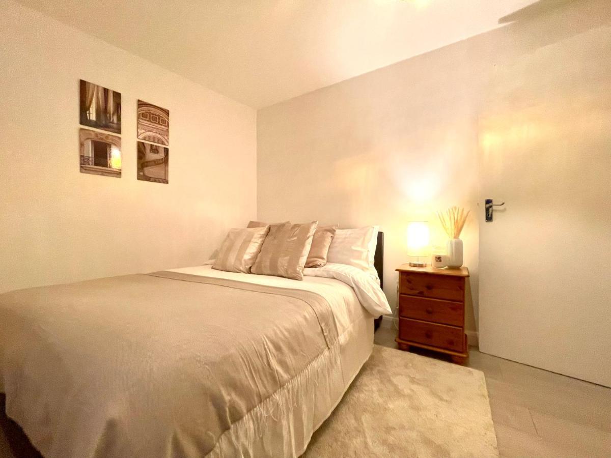 הנדון Enchanting One Bed Flat With Free Parking מראה חיצוני תמונה